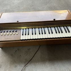 Delmonico vintage electric organ