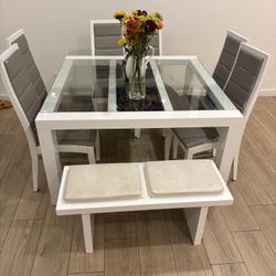52”x52” Dining Table With 6 Chairs And Bench