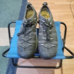 KEEN(low top elastic laced steel toe work shoes)