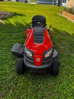 Riding lawnmower