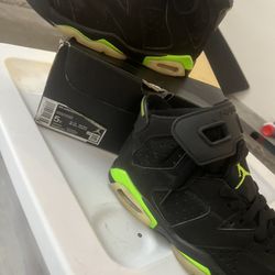 Youth Size 5 Jordons 