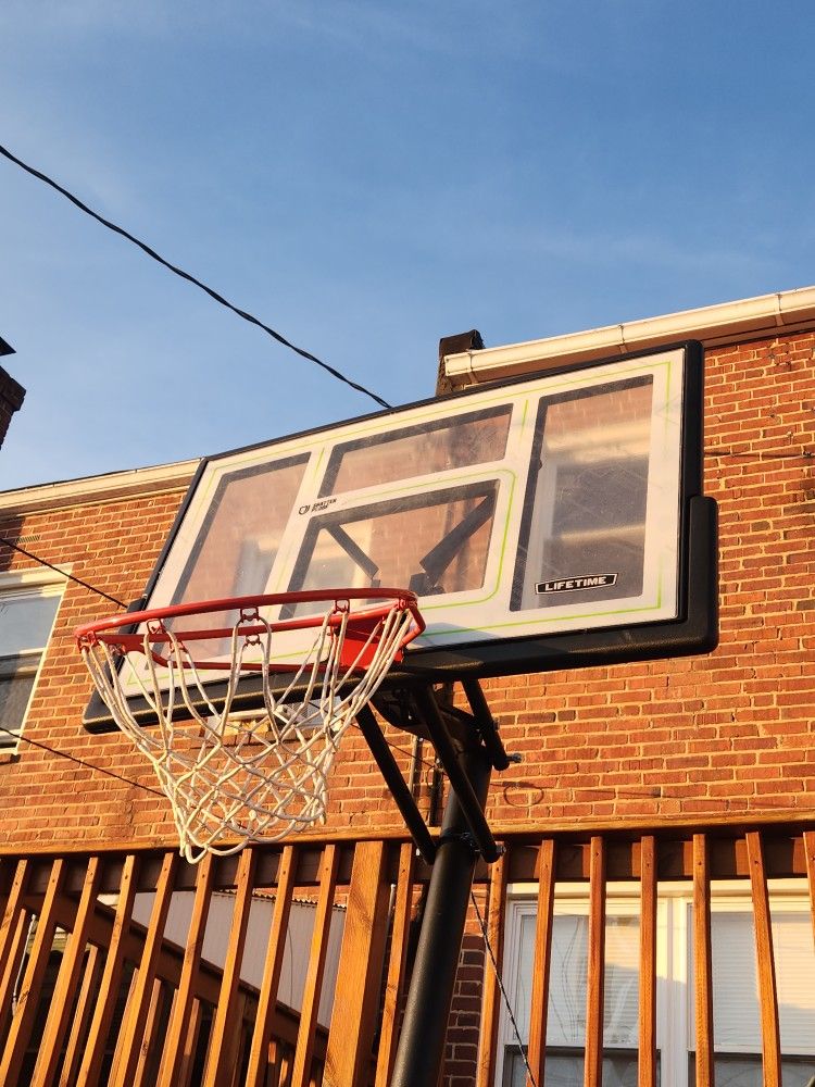 (FREE) Lifetime 50” All Star Portable Basketball Hoop
