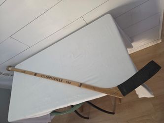 1960 Vintage Victoriaville Pro Hockey stick signed by 1970-71 season Phoenix Roadrunners IHL NHL 
Doug Acomb game used stick
Some notable names like