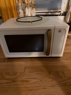 Beautiful by Drew Barrymore Microwave White