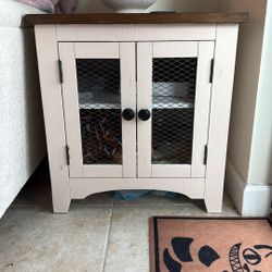 Realyn Media End Table 