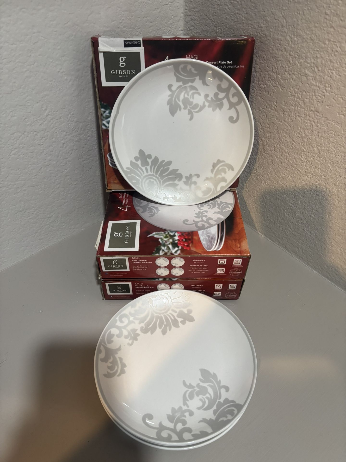 Set of 16 Dessert Plates