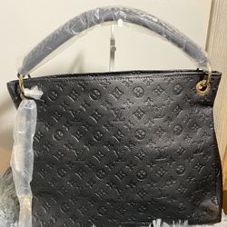 Just Arrived Black Purse 