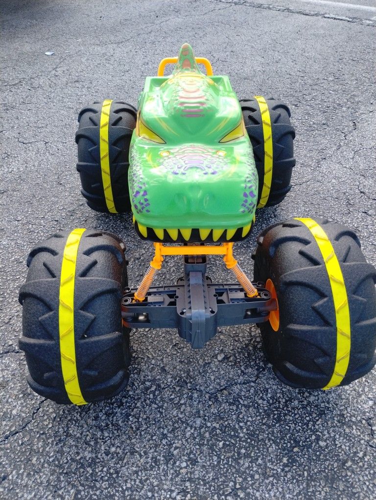 Large Scale Remote Control Vehicle With Remote