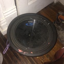 2 15 inch subwoofers Both Alpine