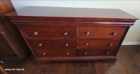 DRESSER