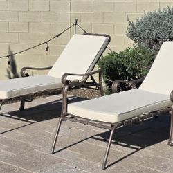 2 Outdoor Lounge Chairs And Cushions 