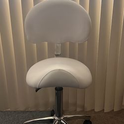 Hydraulic Saddle Stool With Back. White