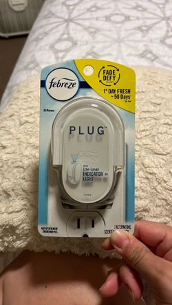 Febreze Plug in Odor-Eliminating Air Freshener Scented Oil Warmer Device Light