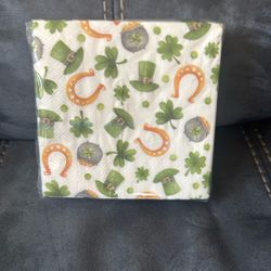 New Sealed Eccolo St. Patrick’s Day 40 Piece Beverage Napkins Shamrock 