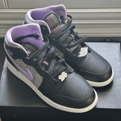 Air Jordan 1 Mid SE (GS) Size 6Y / 7.5 Women
