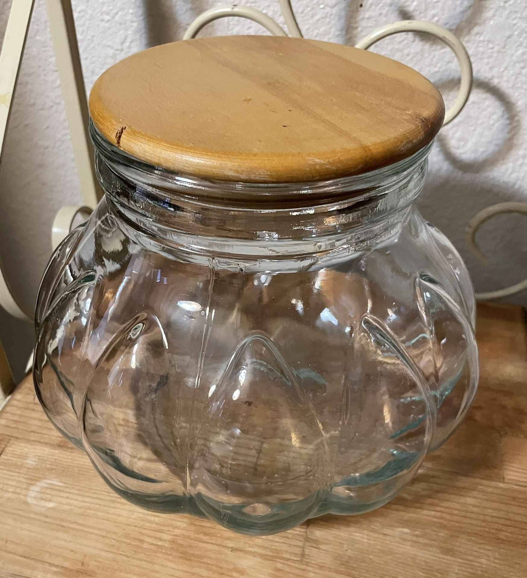 Vintage potbelly Pumpkin Clear Glass Apothecary Jar With Wooden Lid, Used