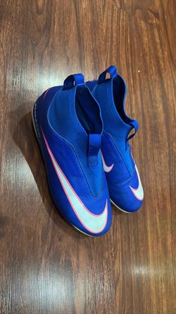 Nike soccer cleats Youth size 3.5