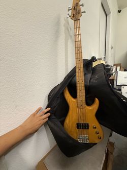 Oscar Schmidt by Washburn 4-String Electric Bass – Natural Finish + Gig Bag