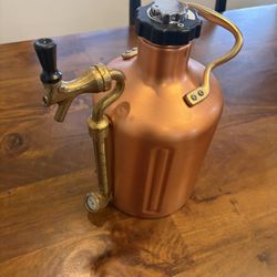 GrowlerWerks Pressurized Copper Growler with Faucet - 128 oz