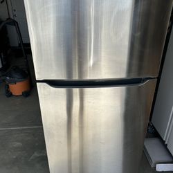 Frigidaire FFTR2045VS8 Months Old