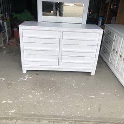 White 6 Drawer Dresser With Mirror
