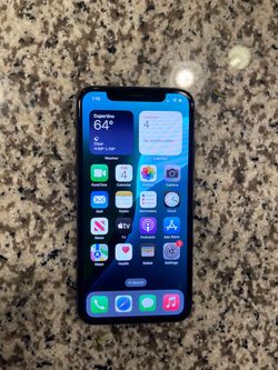 Apple iPhone XS Black 64gb Factory unlocked works great Battery 78% service recommended