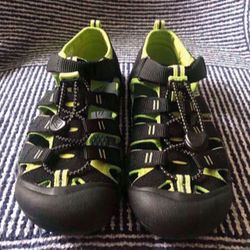 KEEN Waterproof Big Kids' Newport H2 Sandal - Black/Lime Green (size 3US)  