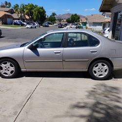 $2300 Obo 2000 Nissan Altima Only 160,000 Miles 4 Cylinder 