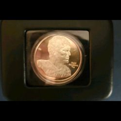 DAN MARINO "THE CHOSEN FEW" 1 OZ SILVER COIN  BEAUTIFUL!!  LOOK!!