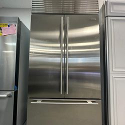 Sub-Zero French Door Refrigerator - Flawless!
