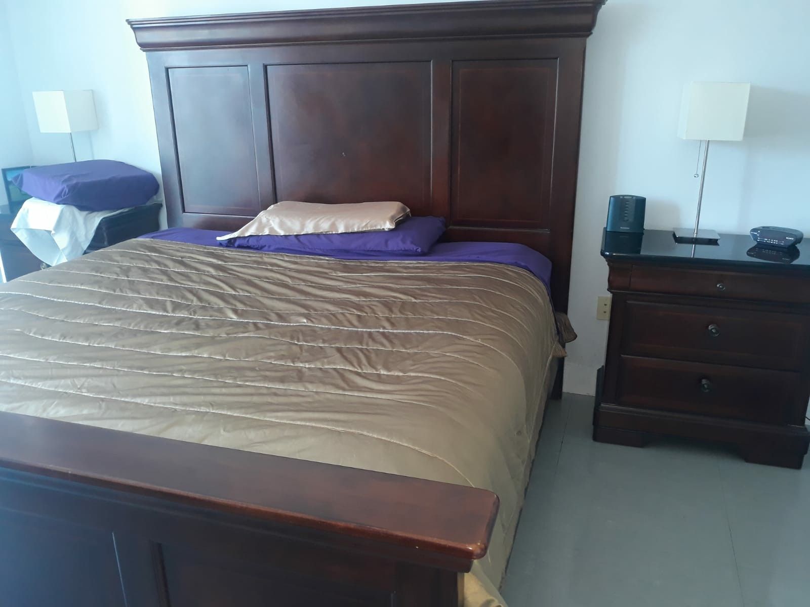 Bedroom Set: King Bed and Mattress + 2Night Stands + Dresser Drawer with Mirror. $400!! 📞305📞725📞1375