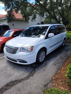 Van chrysler town country 2016