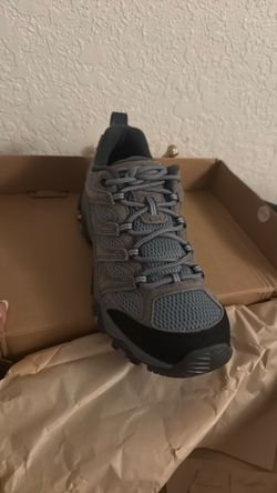 MERRELL HIKING SHOES NEW