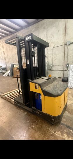 Yale electric order picker forklift