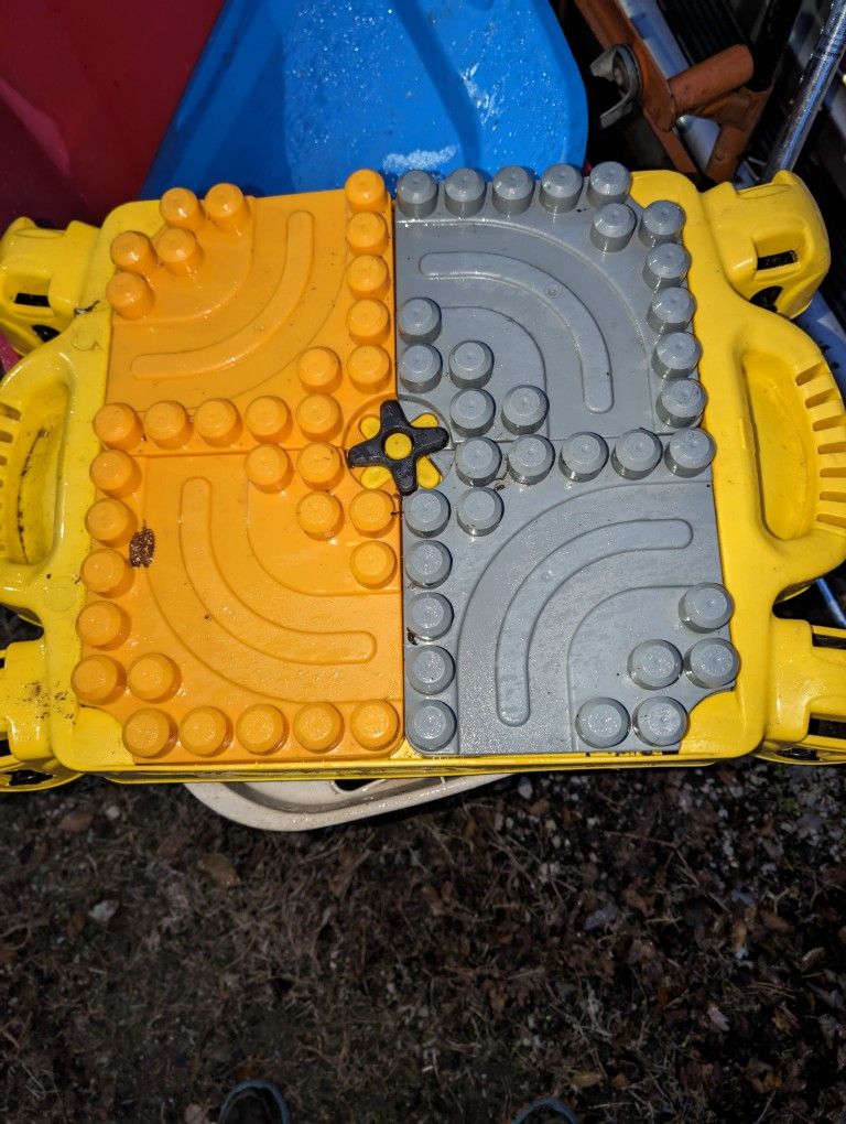 Big Bloks Mega Blocks Build N Learn Table. It has Folding Legs Underneath, Needs Cleaned. I Actually