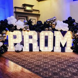 Prom Marquee Letters With Balloon Arch 