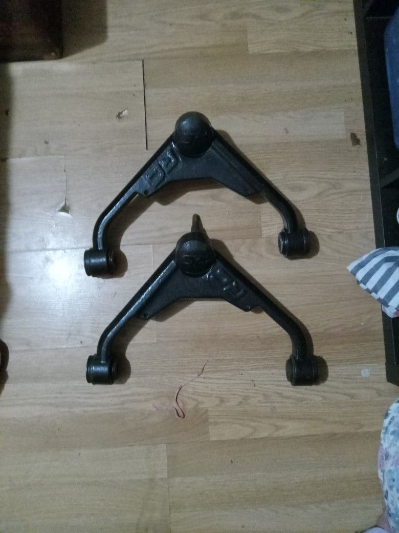Rough Country 'Beefy' Upper Control Arms (Aftermarket)