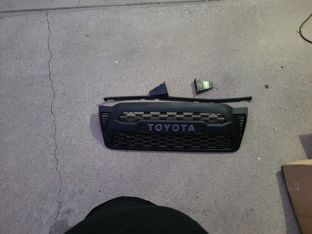 2005-2011 Tacoma Grille