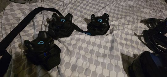 Vive vr trackers 2.0 3-pack + trackstrap plus battery packs