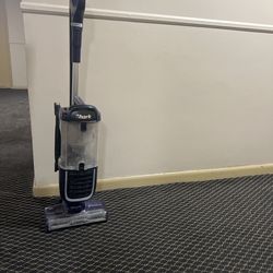 Shark Navigator Swivel Pro Upright Vacuum, Pet Friendly, Bristle Brushroll,