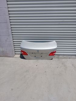13 to 19 trunk cajuela nissan sentra and lights ( oem) little damage