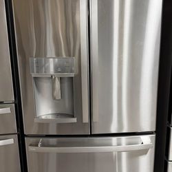 GE Profile COUNTER-DEPTH French Door Refrigerator w/WATER+ICE 