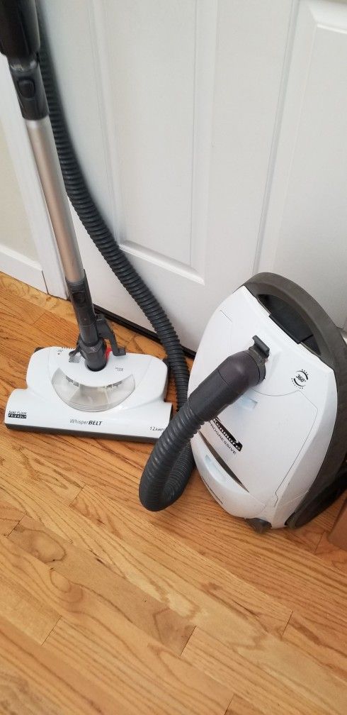 NEW cond KIRBY CANIETER VACUUM WITH COMPLETE ATTACHMENTS. , WORKS EXCELLENT. , AMAZING POWER SUCTION. , IN THE BOX