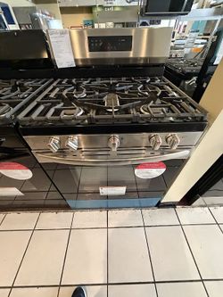 Frigidaire 30" Gas Range with Air Fry