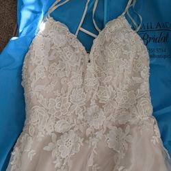 Stunning Samilla Wedding Dress
Ribbon tie back