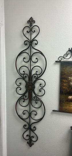 5.5’ Hanging Metal Fleur de Lis Wall Decor
