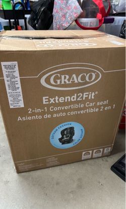 Graco Car Seat NIB extend2fit 2 in 1