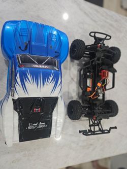 ARRMA Senton RC Car with Extra Body