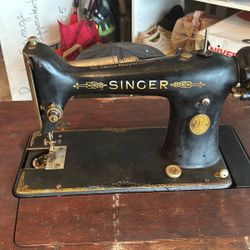1961 Singer Sewing Machine Model 425 THE LITTLE PRINCESS 