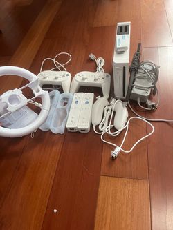 Nintendo Wii Bundle – 2 Wii Remotes, 2 Nunchuks, 2 Classic Controllers + HDMI Adapter (READ DESCRIPTION )